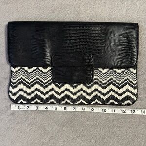BCBG Max Azria Black & White Chevron Woven Clutch Faux Leather Party Purse Y2K